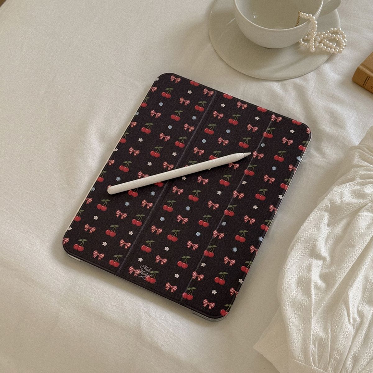 메이드모먼(MADEMOMENT) cherry cuddle pattern 디자인 [아이패드 케이스]