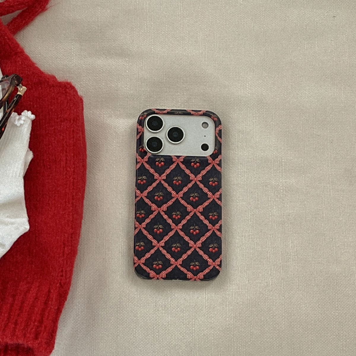 메이드모먼(MADEMOMENT) vintage cherry pattern 디자인 [하드 폰케이스]