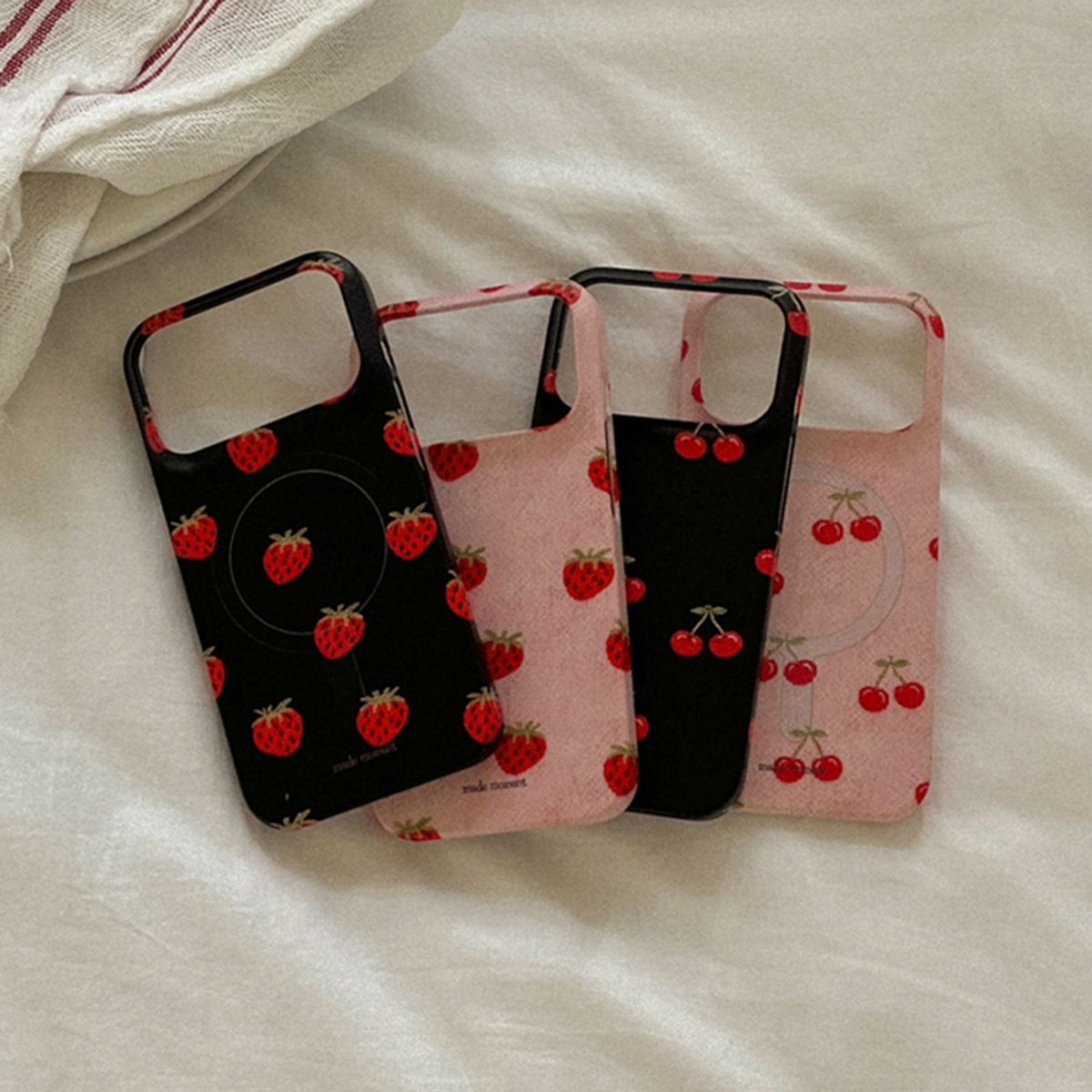 메이드모먼(MADEMOMENT) berry knit pattern 디자인 [맥세이프 하드 폰케이스]