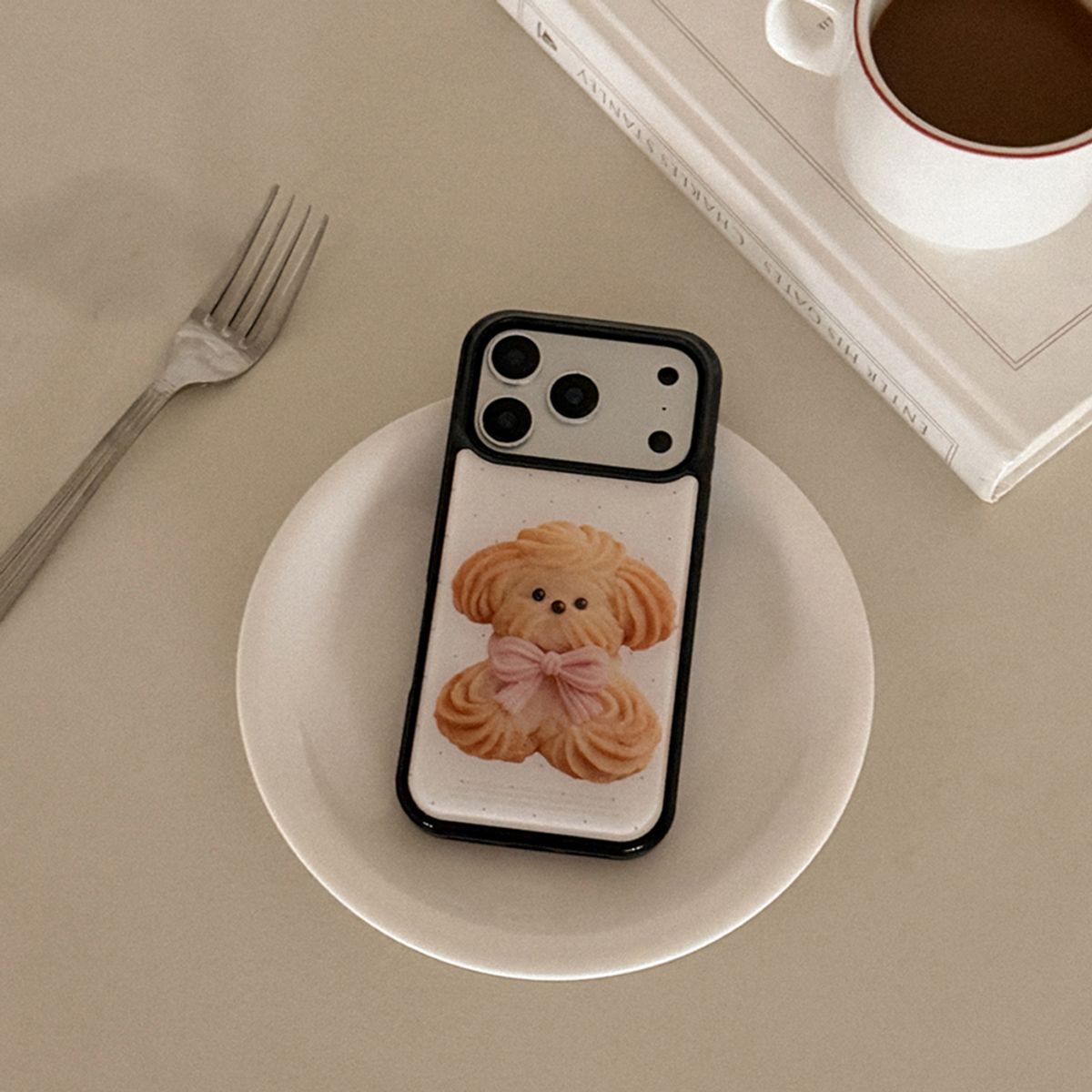 메이드모먼(MADEMOMENT) butter cookie puppy 디자인 [블랙 에폭시 범퍼케이스]