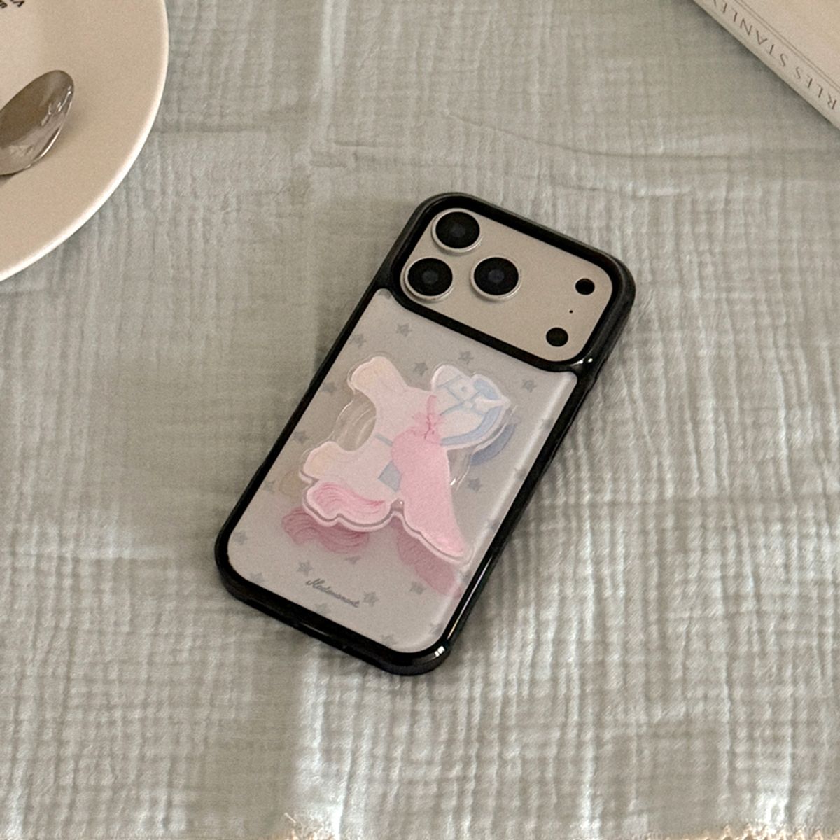 메이드모먼(MADEMOMENT) dreamy pony 디자인 [블랙 에폭시 범퍼케이스]