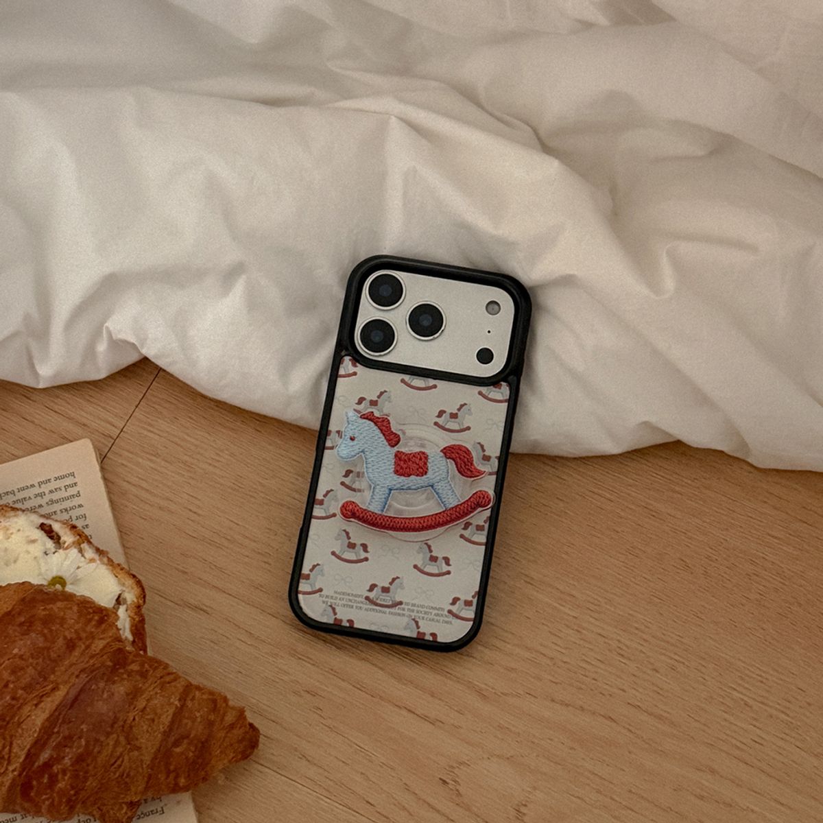 메이드모먼(MADEMOMENT) rocking horse 디자인 [블랙 맥세이프 범퍼케이스]