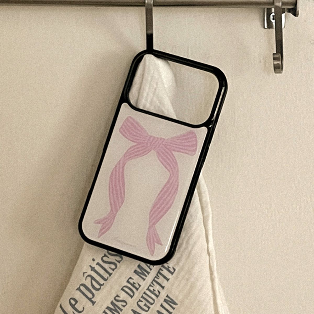 메이드모먼(MADEMOMENT) ribbon flow 디자인 [블랙 맥세이프 범퍼케이스]