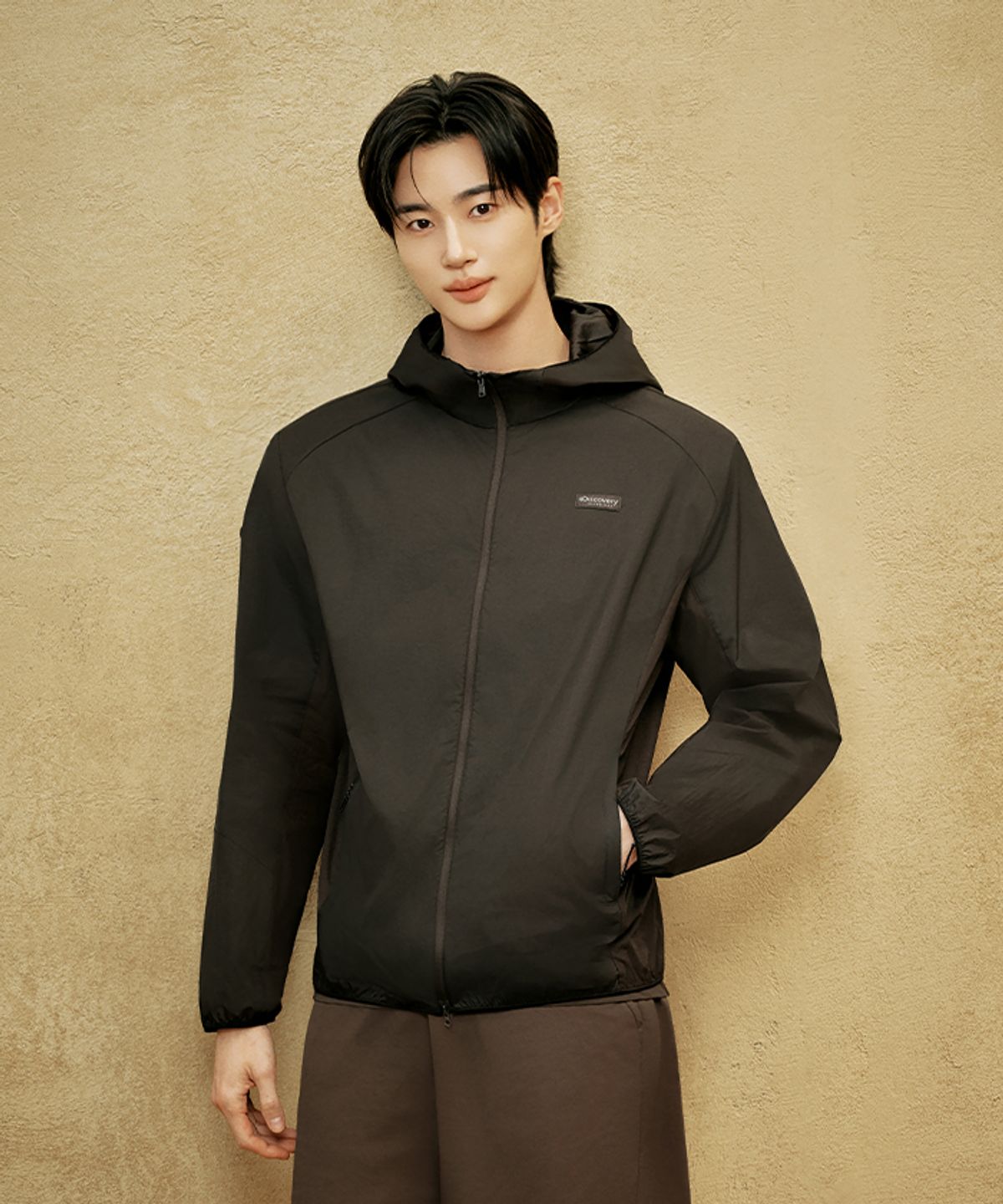 디스커버리 익스페디션(DISCOVERY EXPEDITION) 남성 초경량 바람막이 후드 자켓 (Brown)