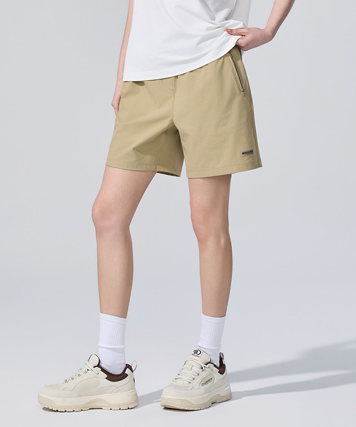 디스커버리 익스페디션(DISCOVERY EXPEDITION) 여성 프레시벤트 에센셜 스트레치 쇼츠 (L/BEIGE)