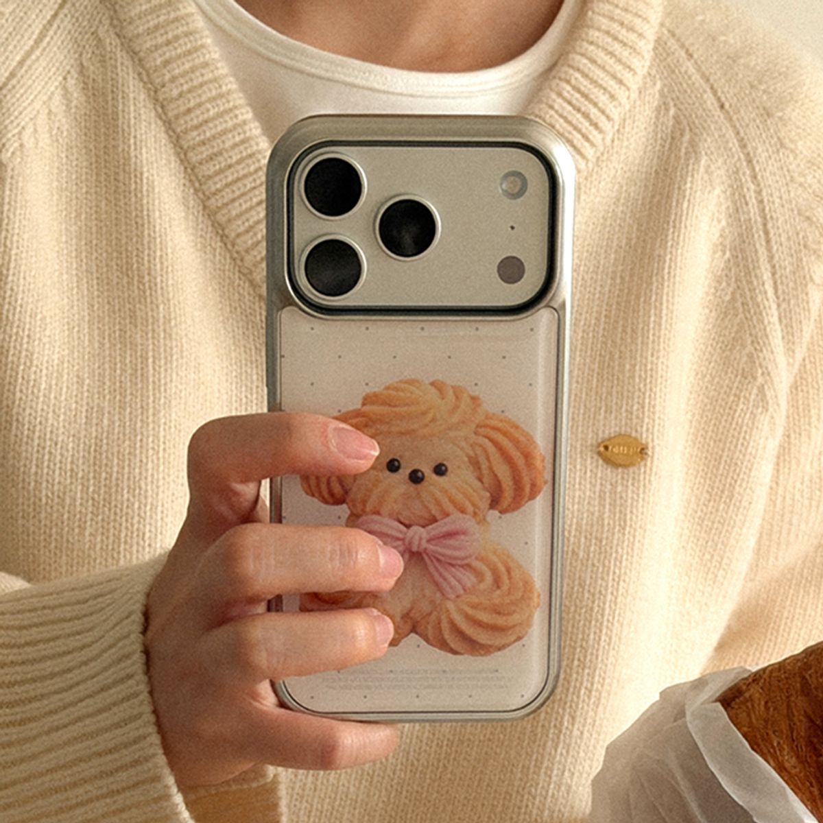 메이드모먼(MADEMOMENT) butter cookie puppy 디자인 [실버 맥세이프 범퍼케이스]
