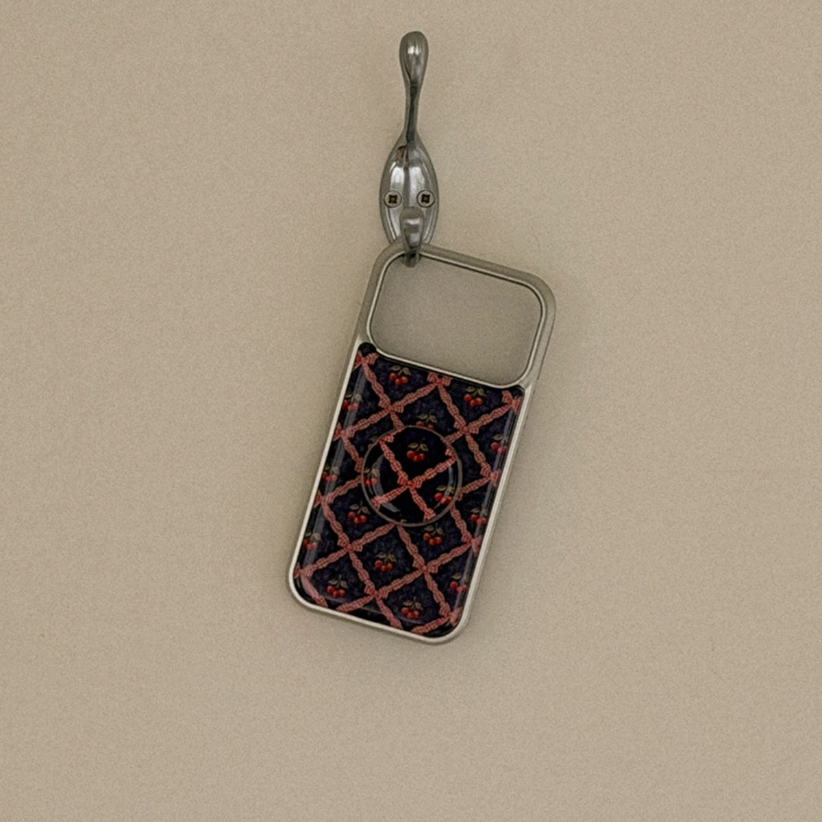 메이드모먼(MADEMOMENT) vintage cherry pattern 디자인 [실버 맥세이프 범퍼케이스]