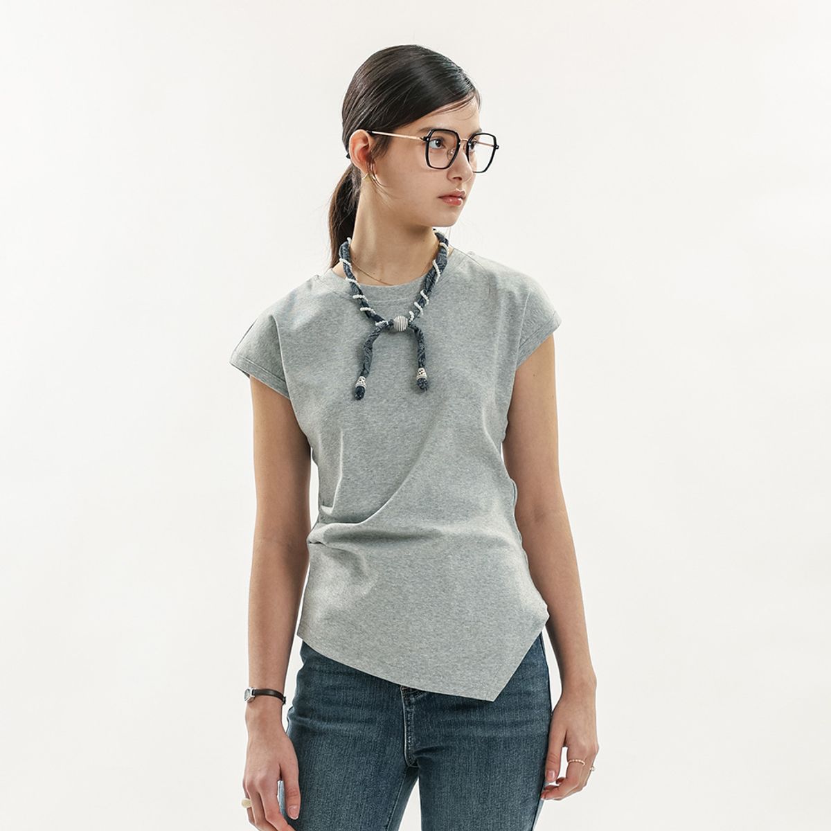 웬스데이딜라잇(WEDNESDAY DELIGHT) WD_Asymmetric cap sleeve top_2color