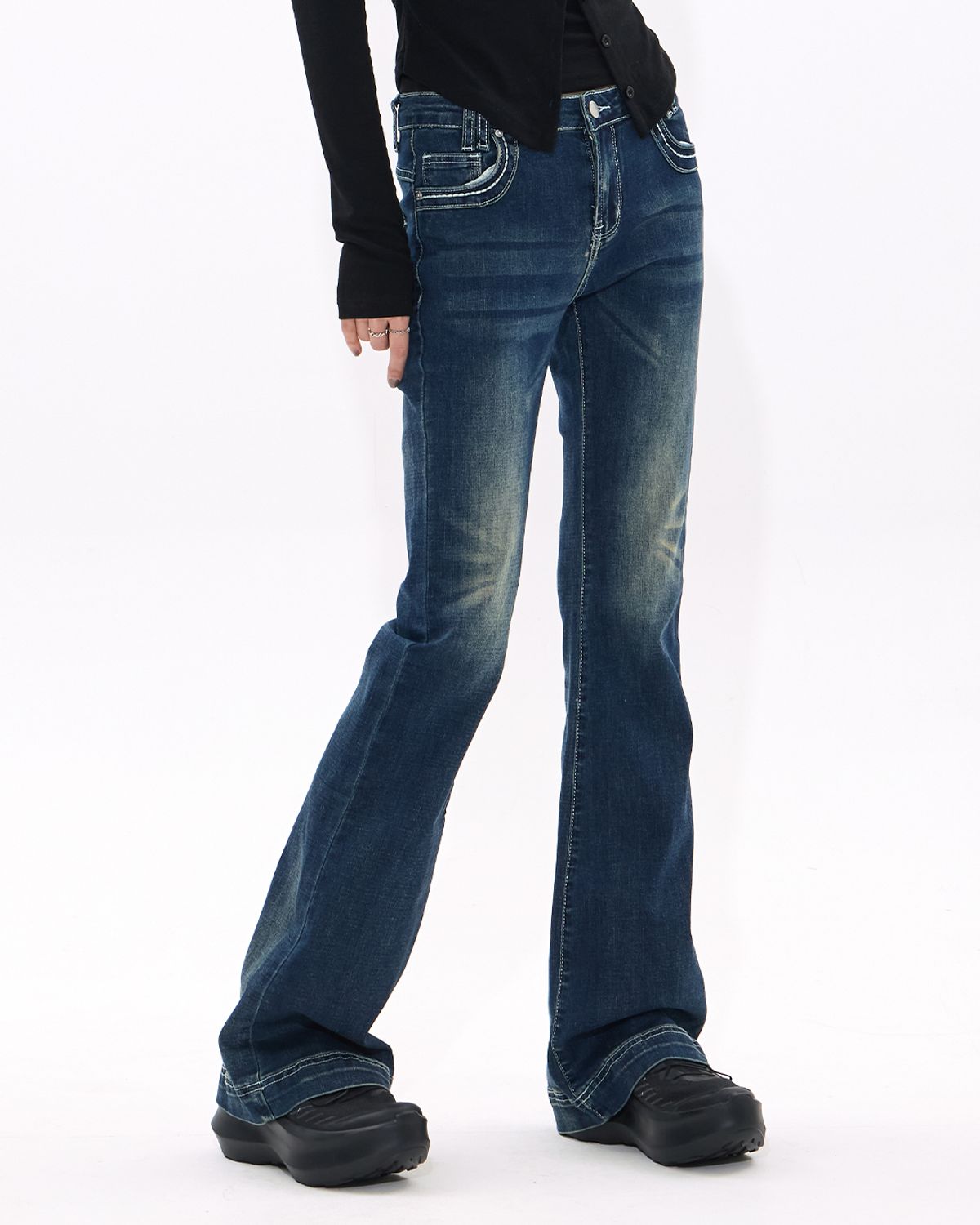 모아(MOAA) Contrast Stitch Flare Denim (DEEP BLUE JEAN)
