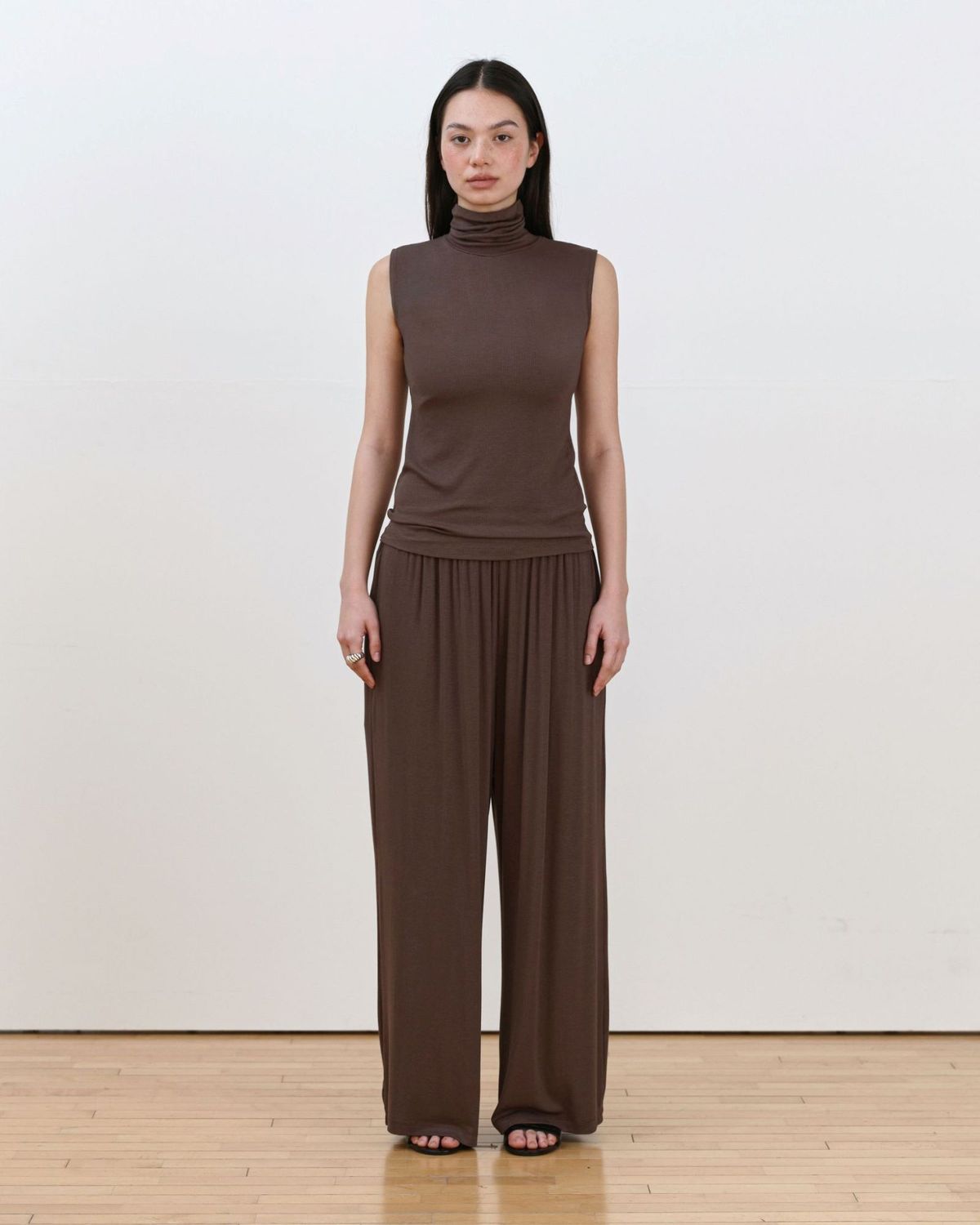 무아르무스(MUARMUS) Lea Wide Pants [Brown]