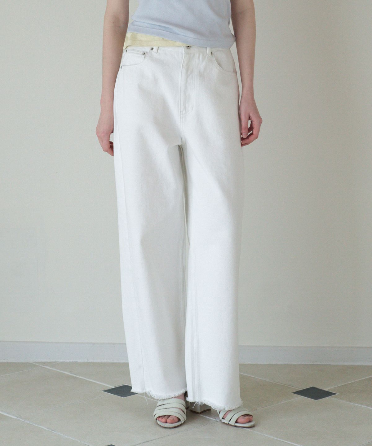튜드먼트(TTUDEMENT) BARREL DENIM PANTS_WHITE