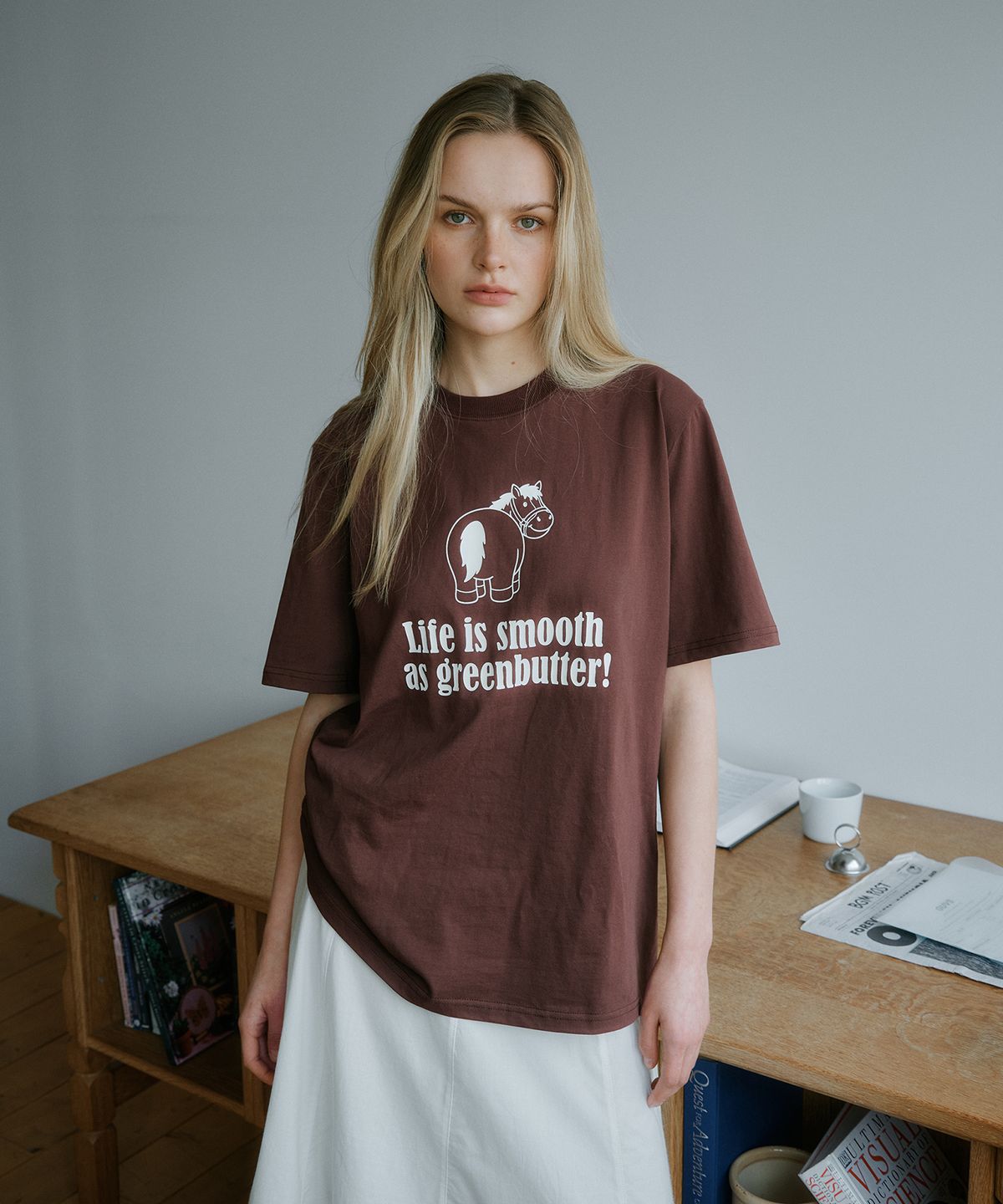 그린버터(GREENBUTTER) Chubby Horse Tee (Chocolate)
