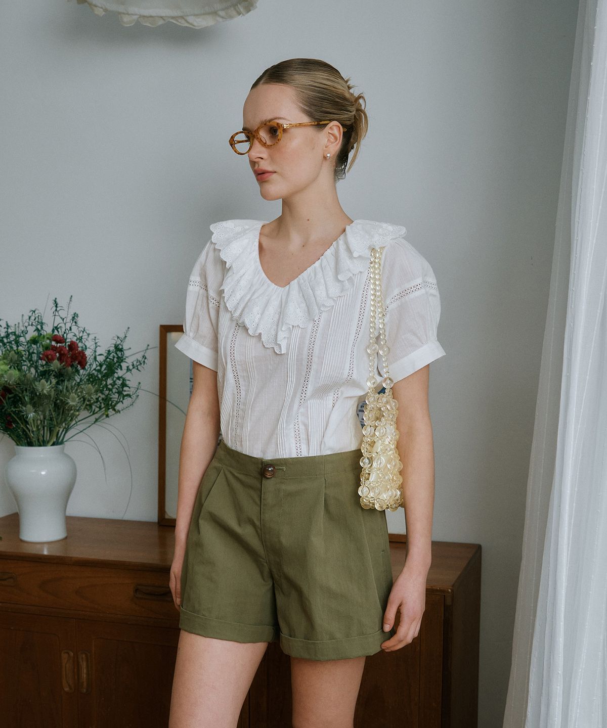 그린버터(GREENBUTTER) Frill Collar Blouse (Ivory)
