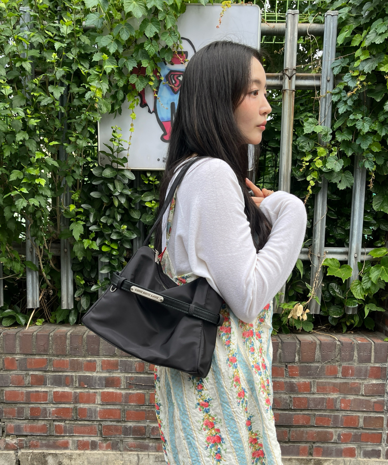럽레리 나일론 레더벨트 미니 숄더백