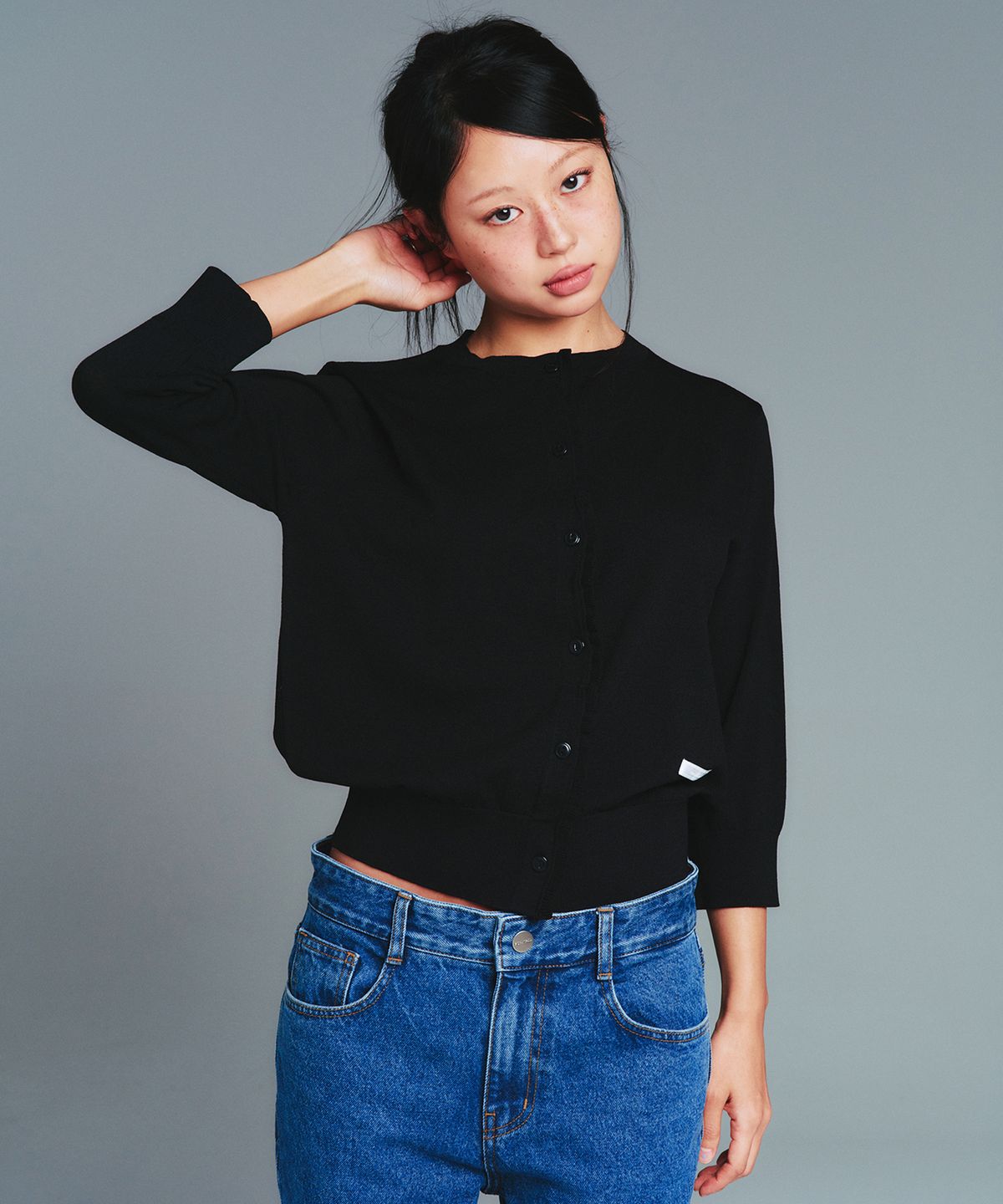 아메스 월드와이드(AMES-WORLDWIDE) CLASSIC 3/4 SLEEVE RUFFLE CARDIGAN BLACK