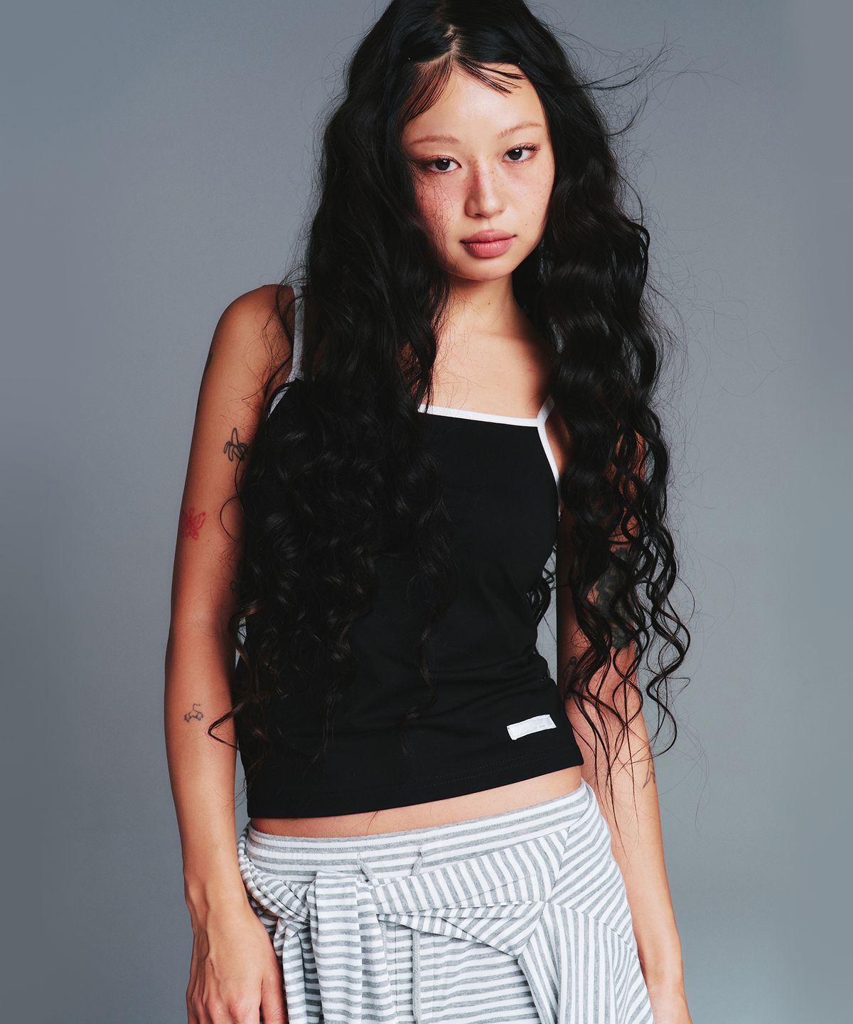 아메스 월드와이드(AMES-WORLDWIDE) CLASSIC SQUARE SLEEVELESS BLACK