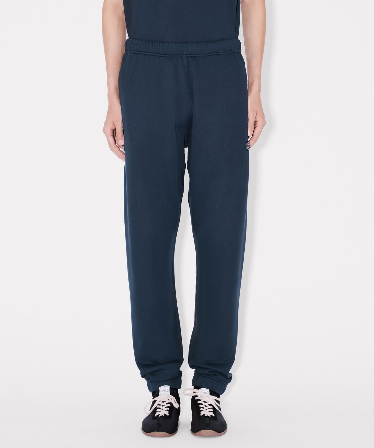 겐조(KENZO) 남성 보케 플라워 크레스트 클래식 조거팬츠_K265AMP602NYX