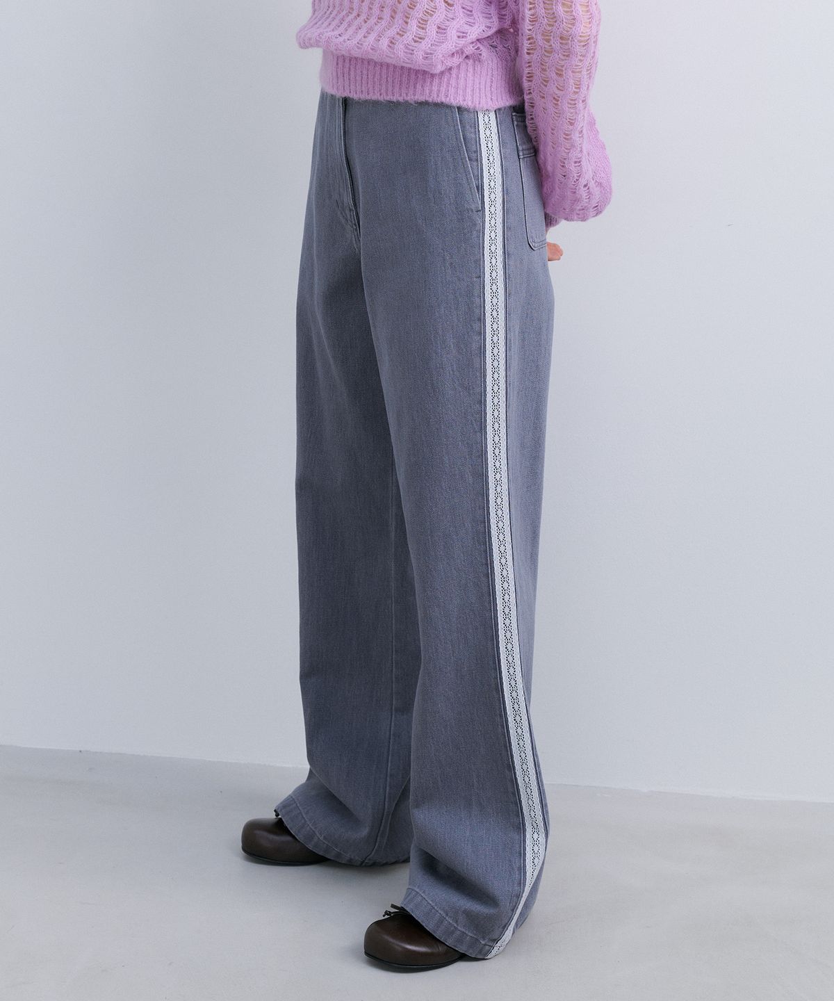 에핑글러(EPINGLER) LACE TRIM DENIM PANTS - ICY GREY