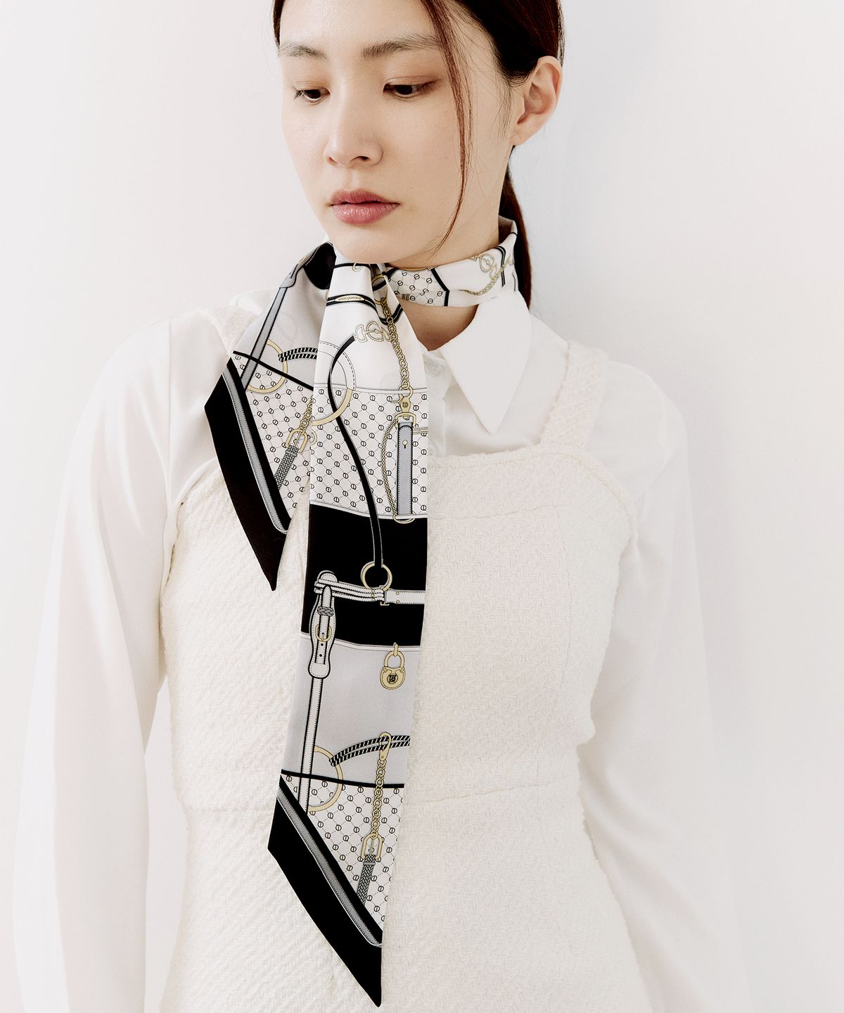 루이까또즈스카프(LOUIS QUATORZE SCARF) 애니방도 실크 스카프