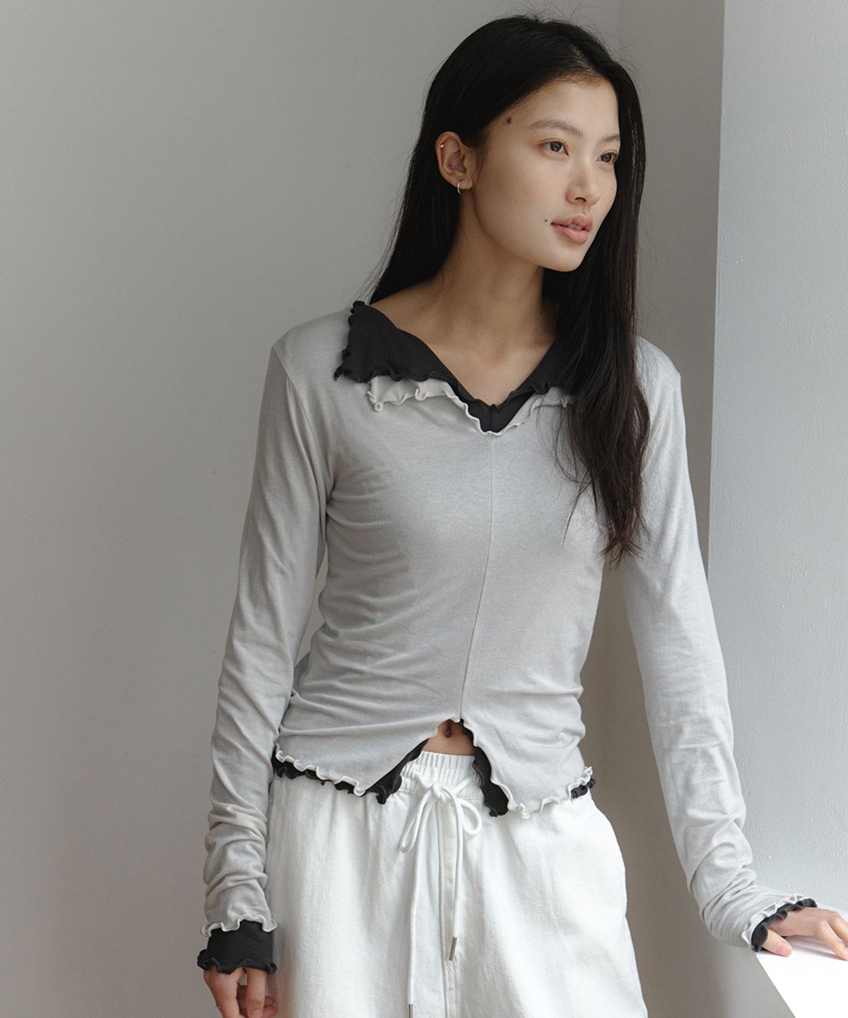 라미네즈(LAMINEZ) 웨이브 포인트 롱 슬리브 탑 - 그레이지