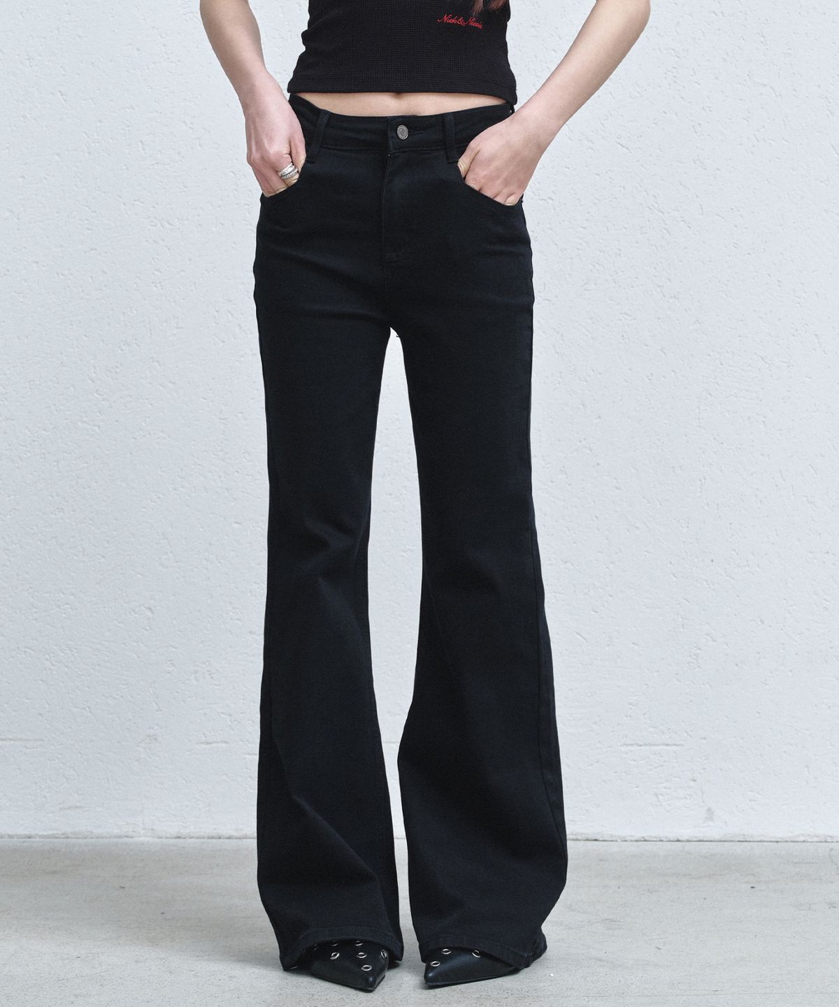 닉앤니콜(NICK&NICOLE) REFINED SEMI FLARE DENIM PANTS_BLACK
