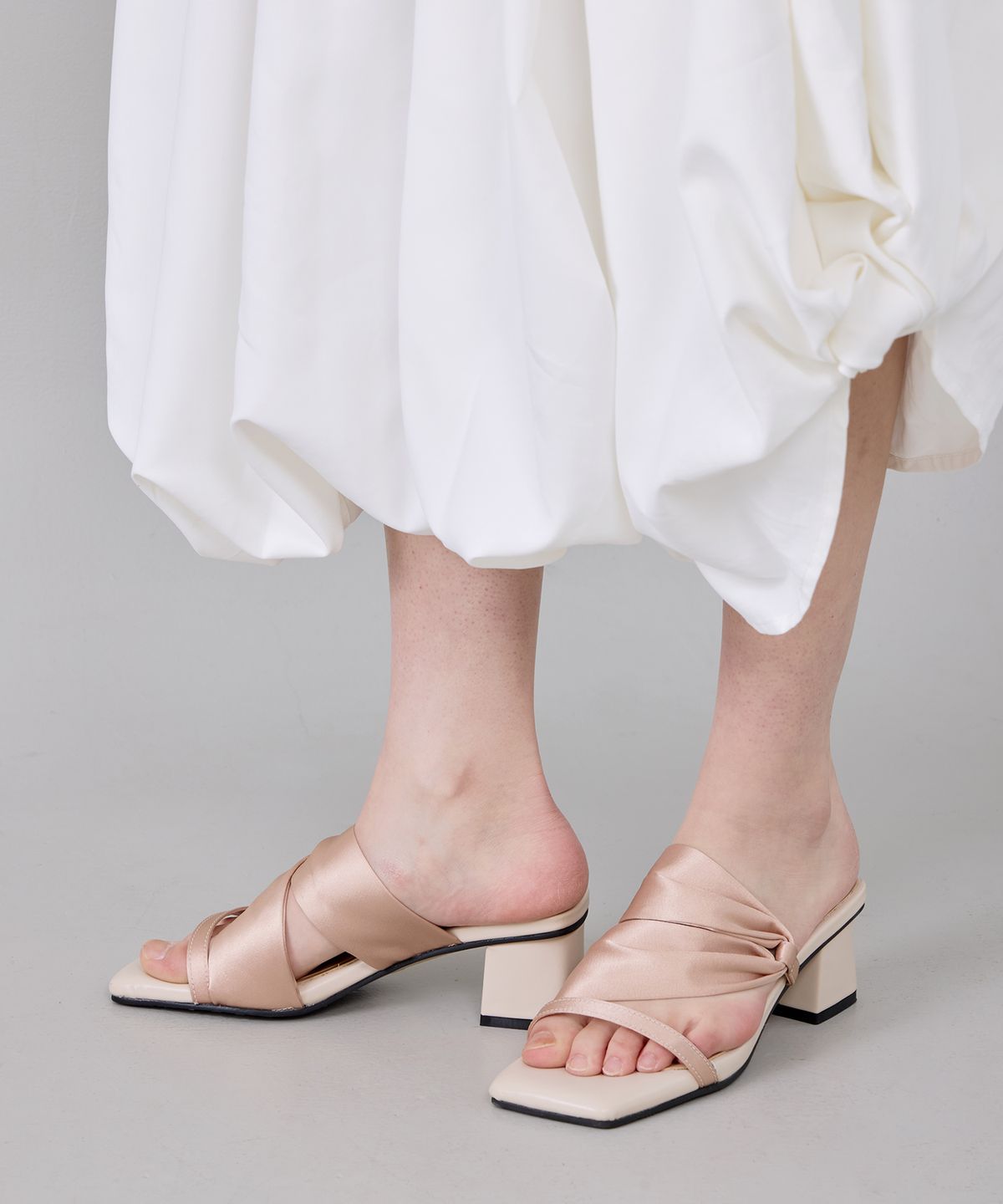 세스띠(CESTI) 드레이프 슬링 샌들 힐 (BEIGE)