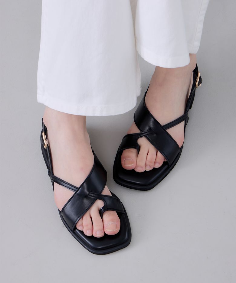 토 루프 크로스 샌들 (BLACK)