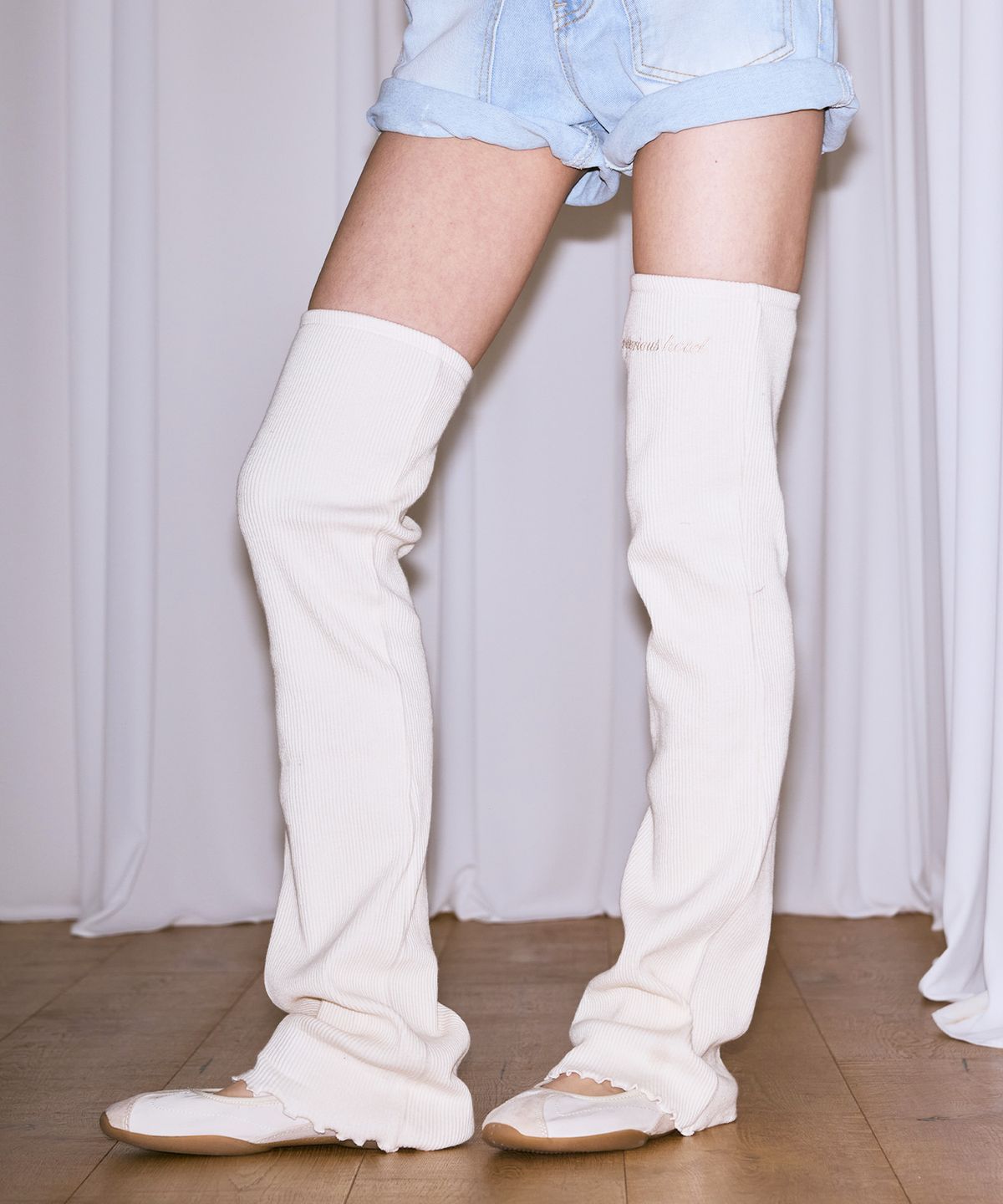 미스테리어스호텔(THE MYSTERIOUS HOTEL) HOTEL LEG WARMER [IVORY]