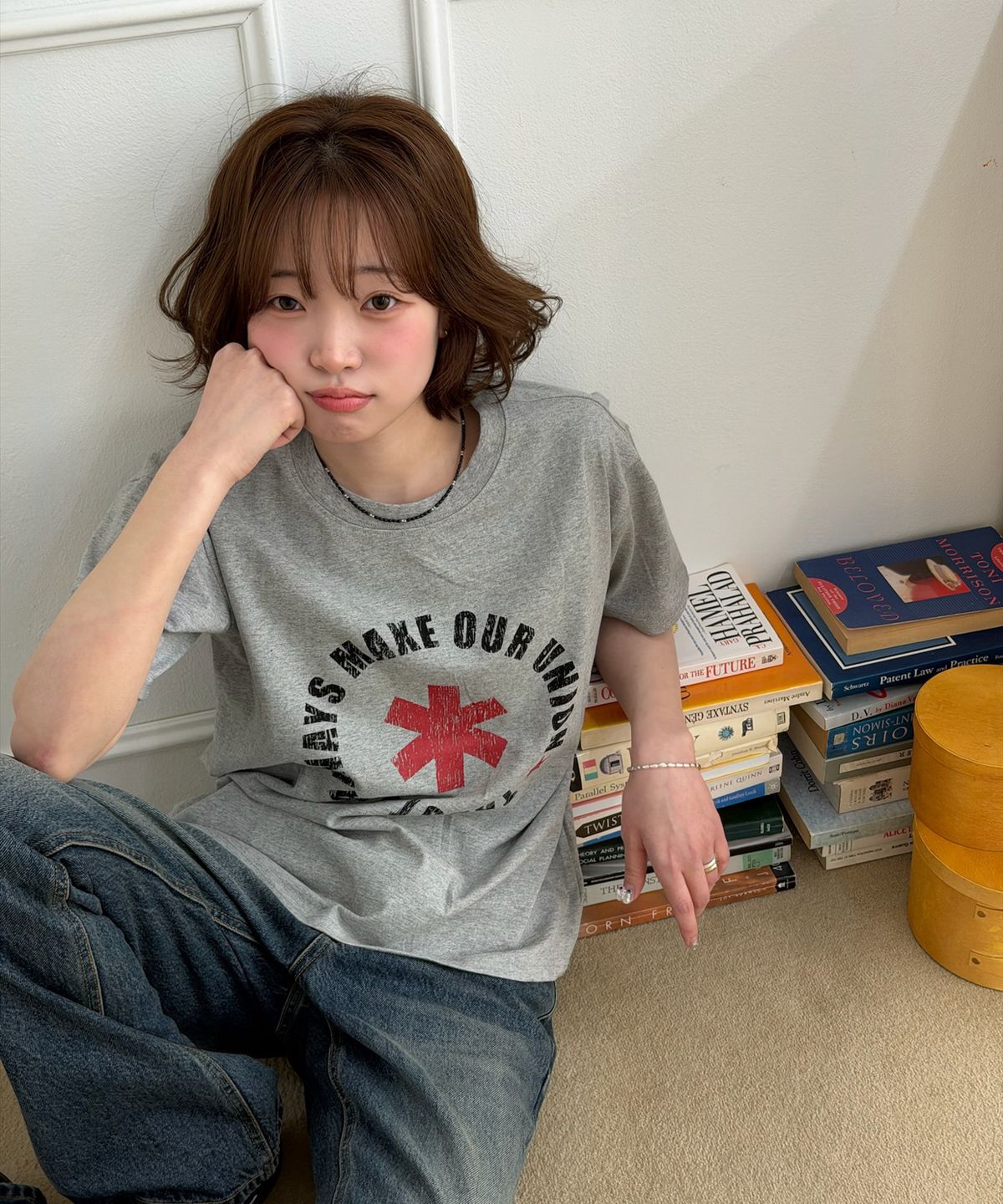 아모우(AMOU) Lettering Circle Half T-Shirts Gray