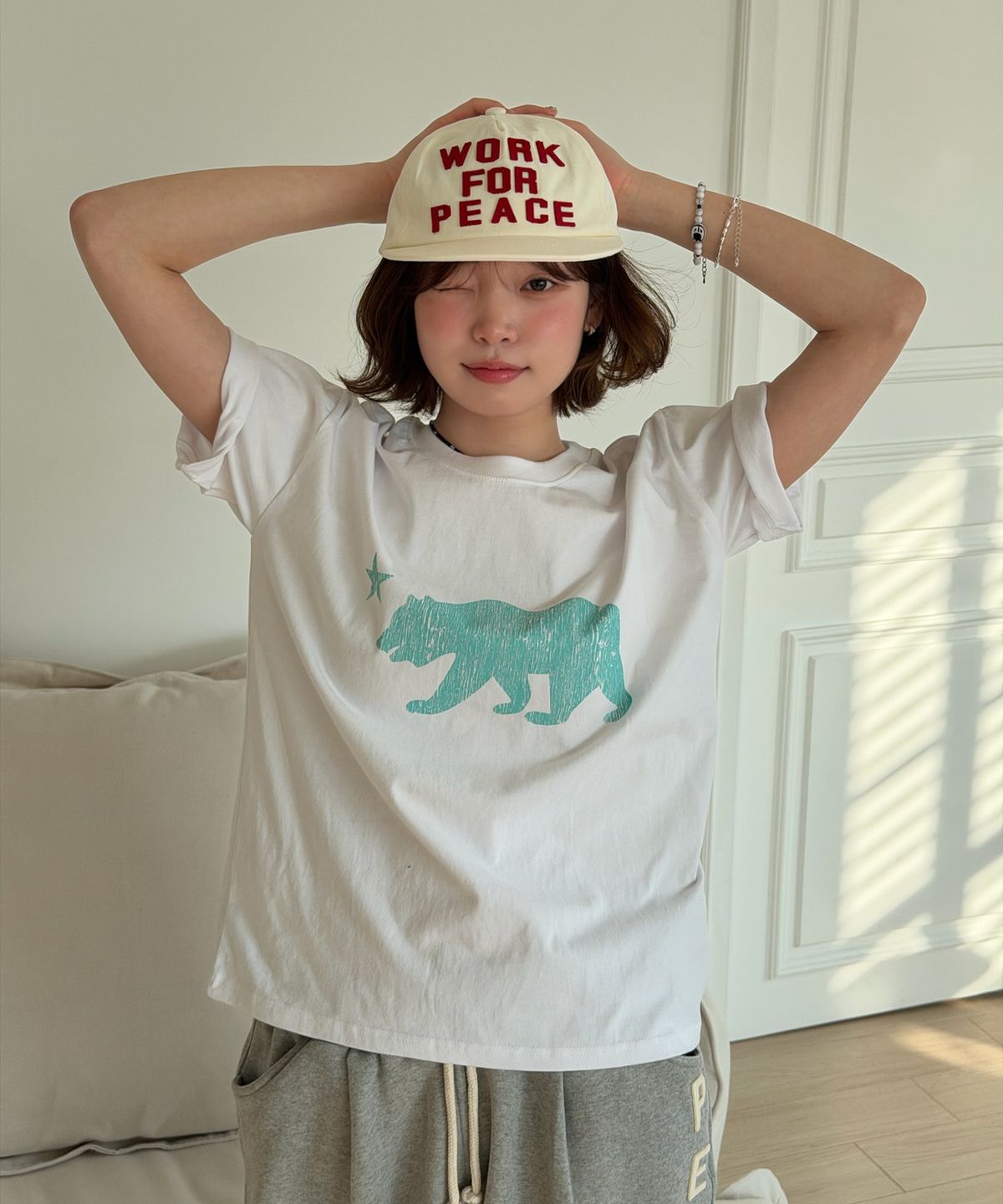 아모우(AMOU) Cali Bear Half T-Shirts White