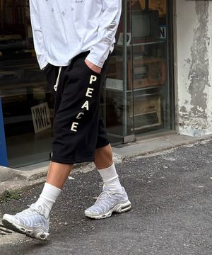 PEACE One Tuck Bermuda Pants Black