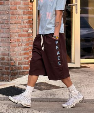 PEACE One Tuck Bermuda Pants Brown