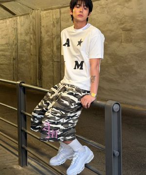 CAMO One Tuck Bermuda Pants Beige