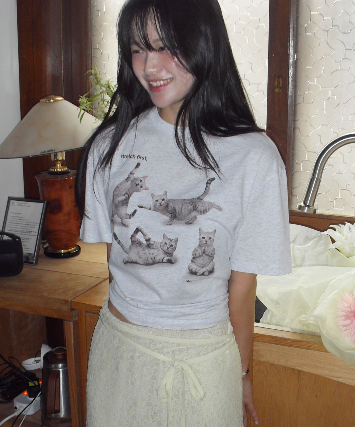 포에브(POEV) Stretching Cat T-Shirt - White Melange