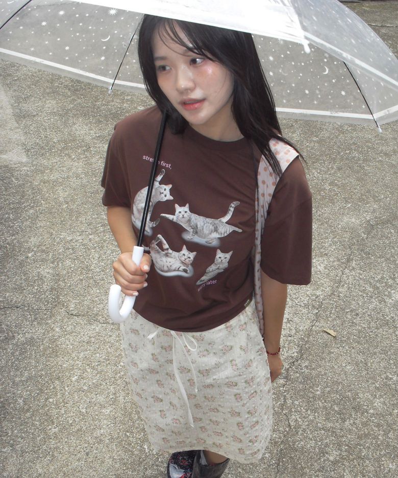 Stretching Cat T-Shirt - Brown