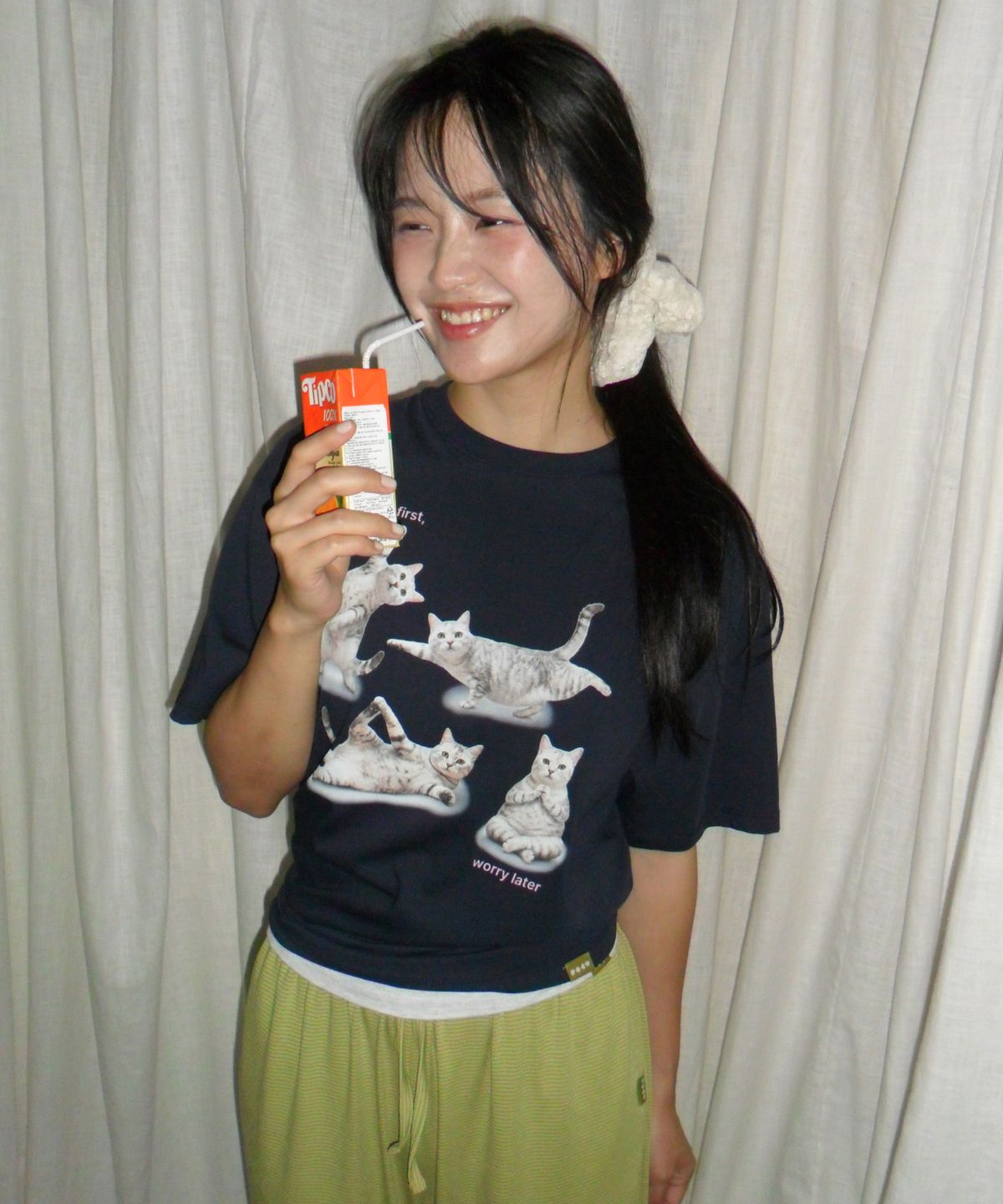 포에브(POEV) Stretching Cat T-Shirt - Navy