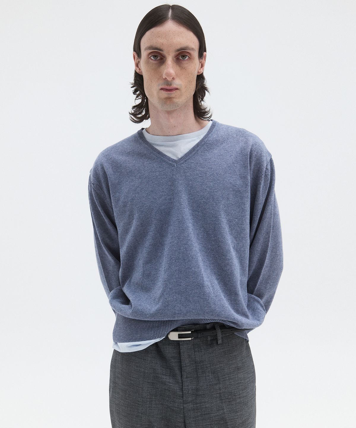 윈더(WINDER) BAMBOO V-NECK SWEATER - BLUE MELANGE