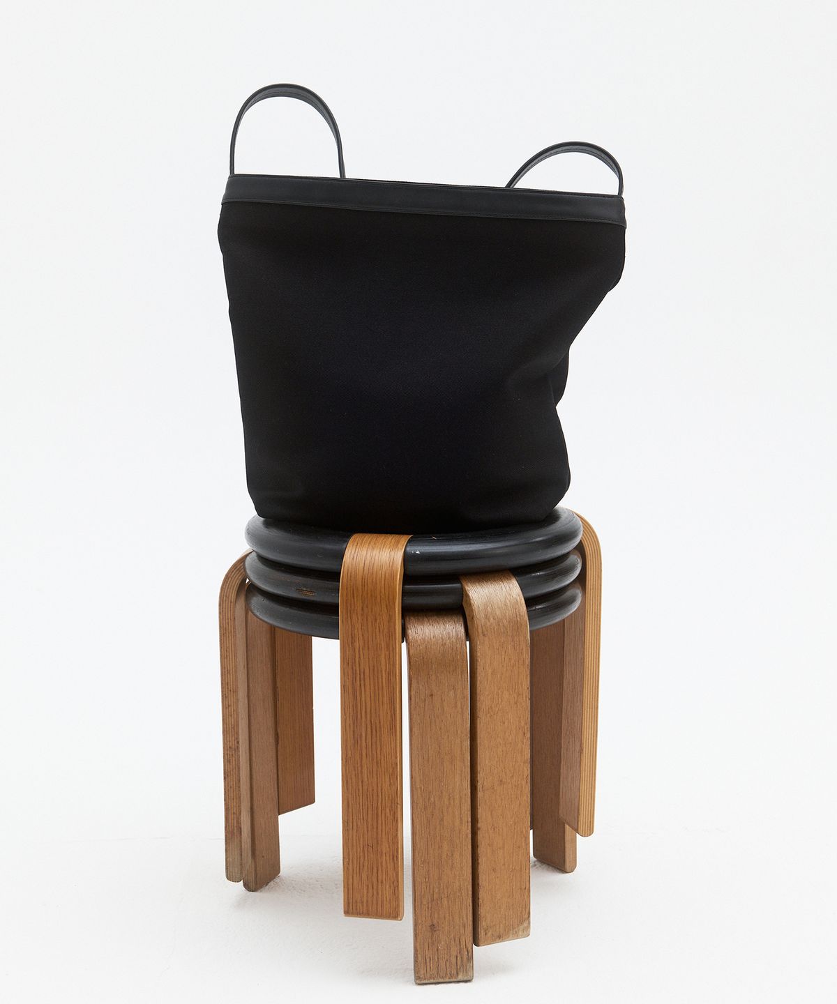 윈더(WINDER) DOWNTOWN LEATHER TRIM BUCKET BAG - BLACK