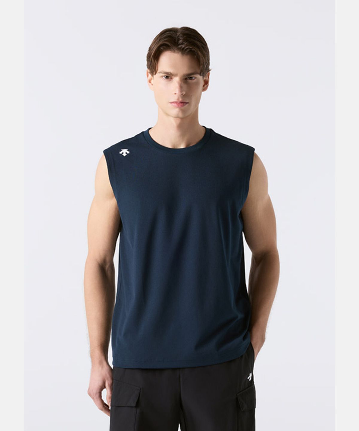데상트(DESCENTE) 터프 워딩 슬리브리스 다크네이비 SR221UST41