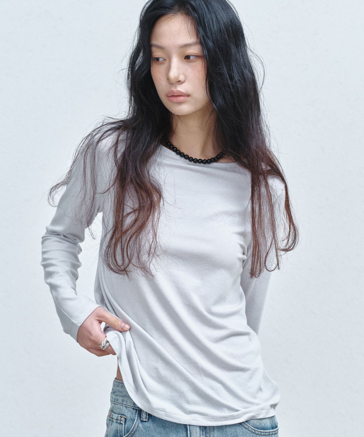 닉앤니콜(NICK&NICOLE) LETTERING GRAPHIC TOP_LIGHT GRAY