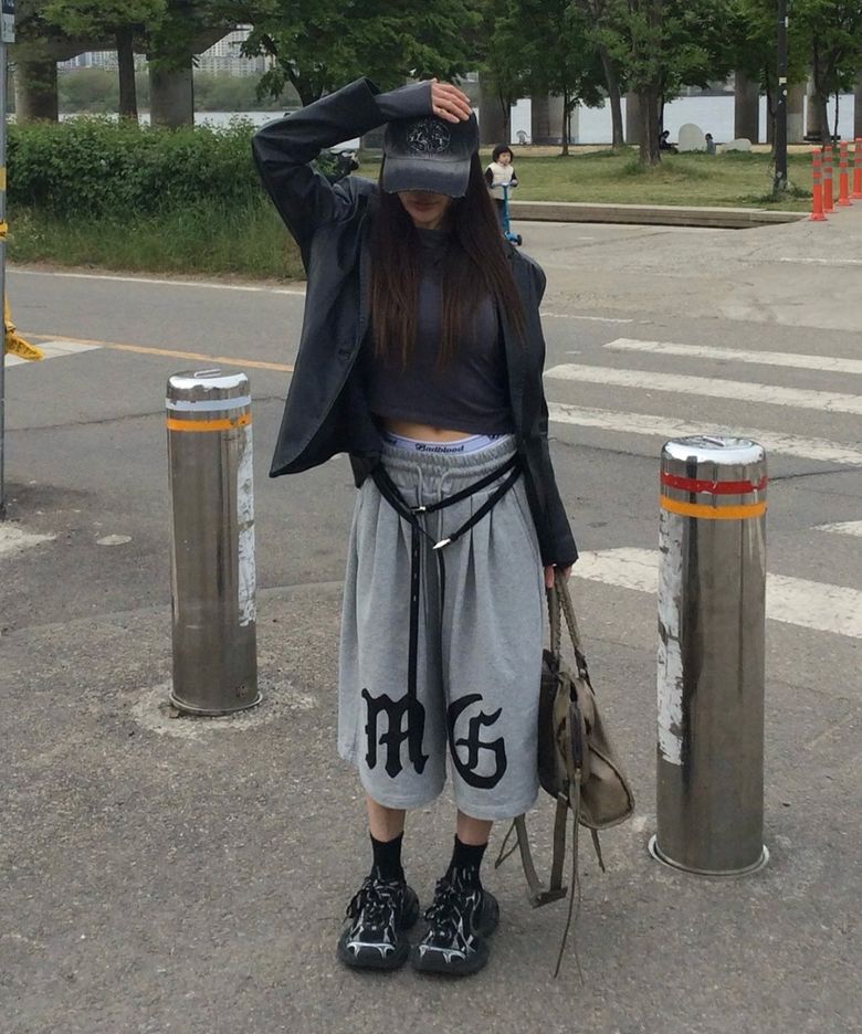 GOTHIC THREE TUCK SWEAT SHORTS GREY(MG2GMMPA00A)