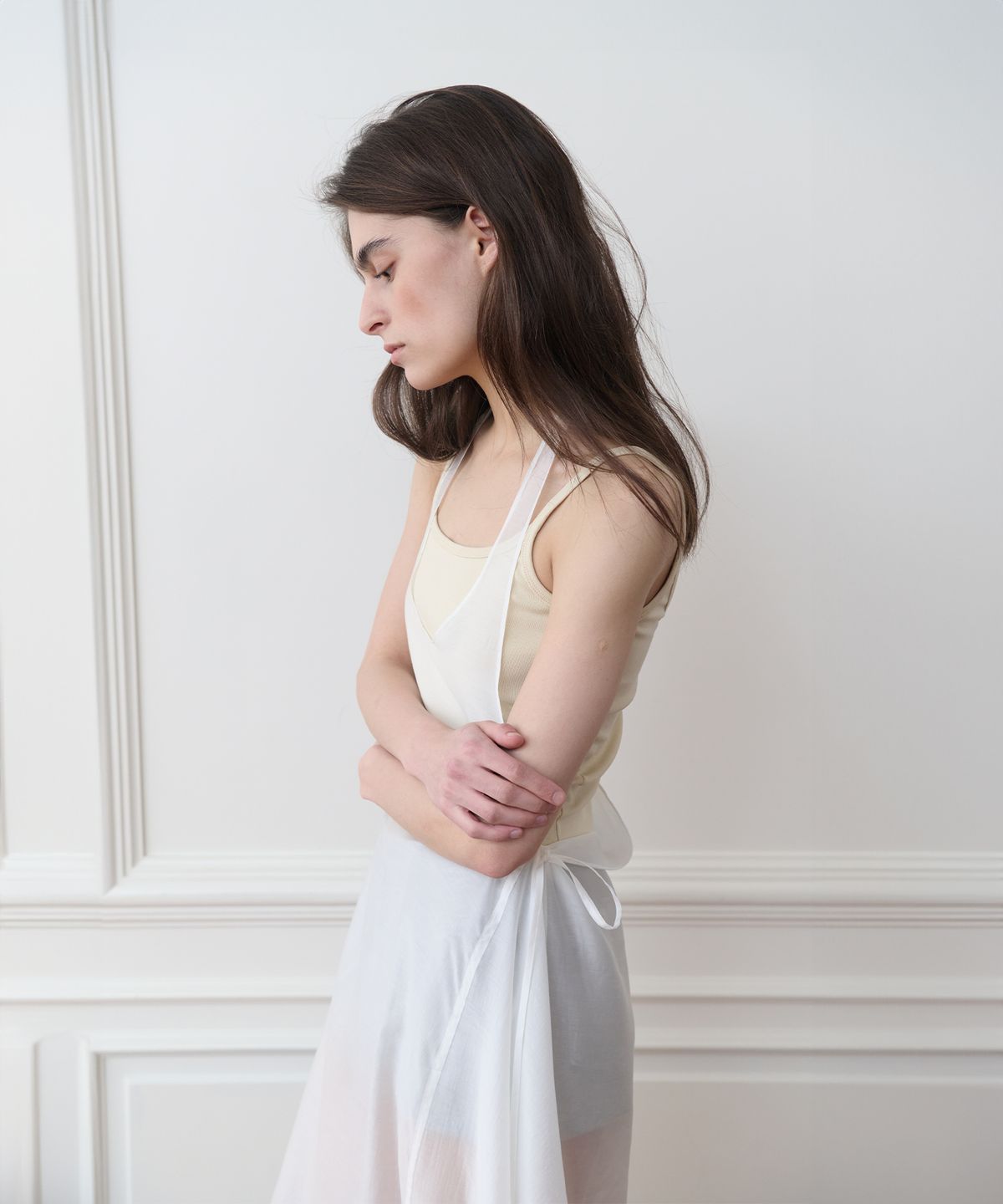 더포르타(THEPORTA) ESSENTIAL LOGO SLEEVELESS TOP, BUTTER