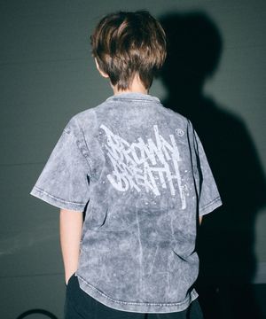 KIDS PIGMENT TAG POCKET TEE - CHARCOAL