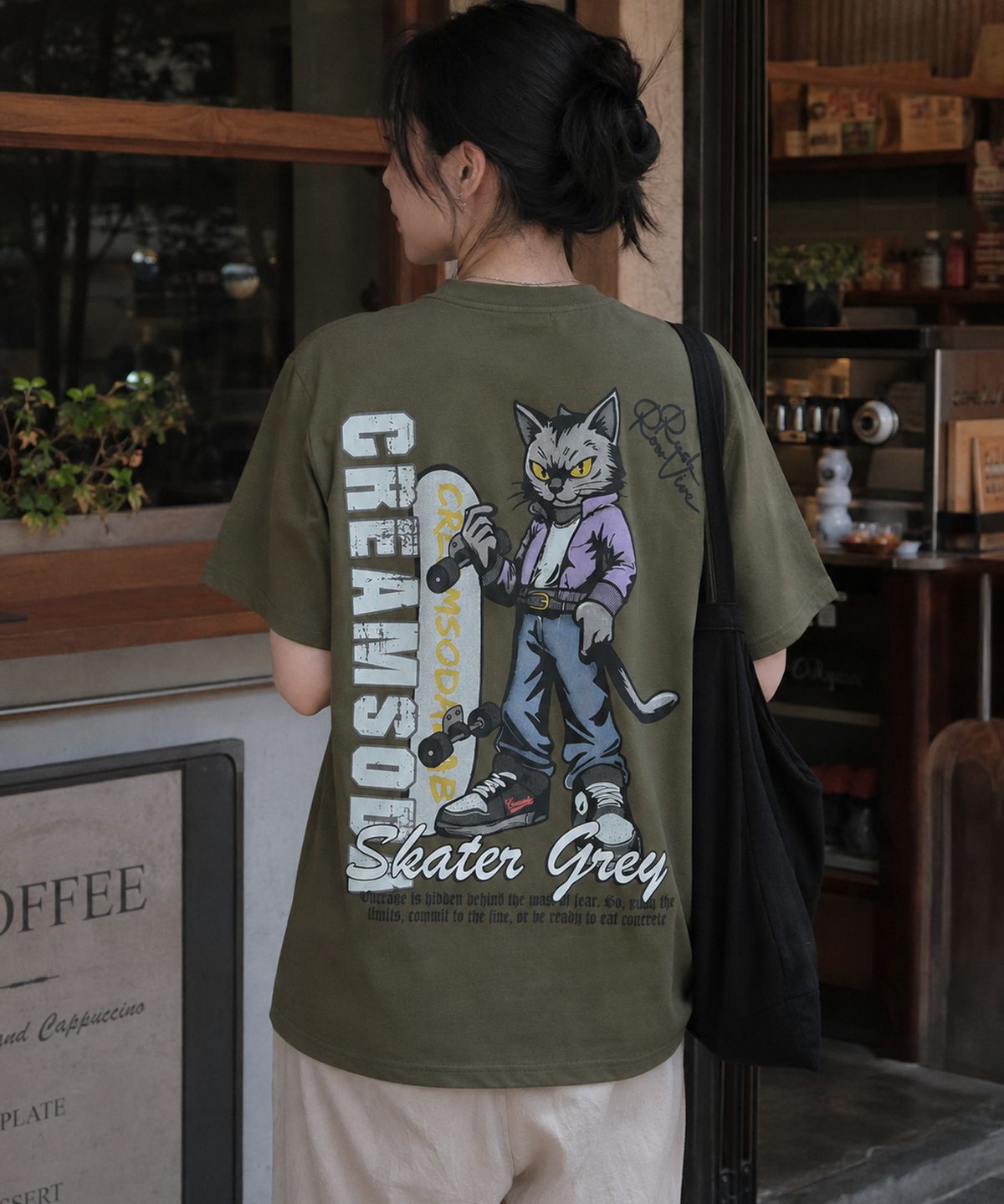 크림소다랩(CREAM SODA LAB) 라우드 스케이터 그레이  빅프린트 반팔 티셔츠 카키