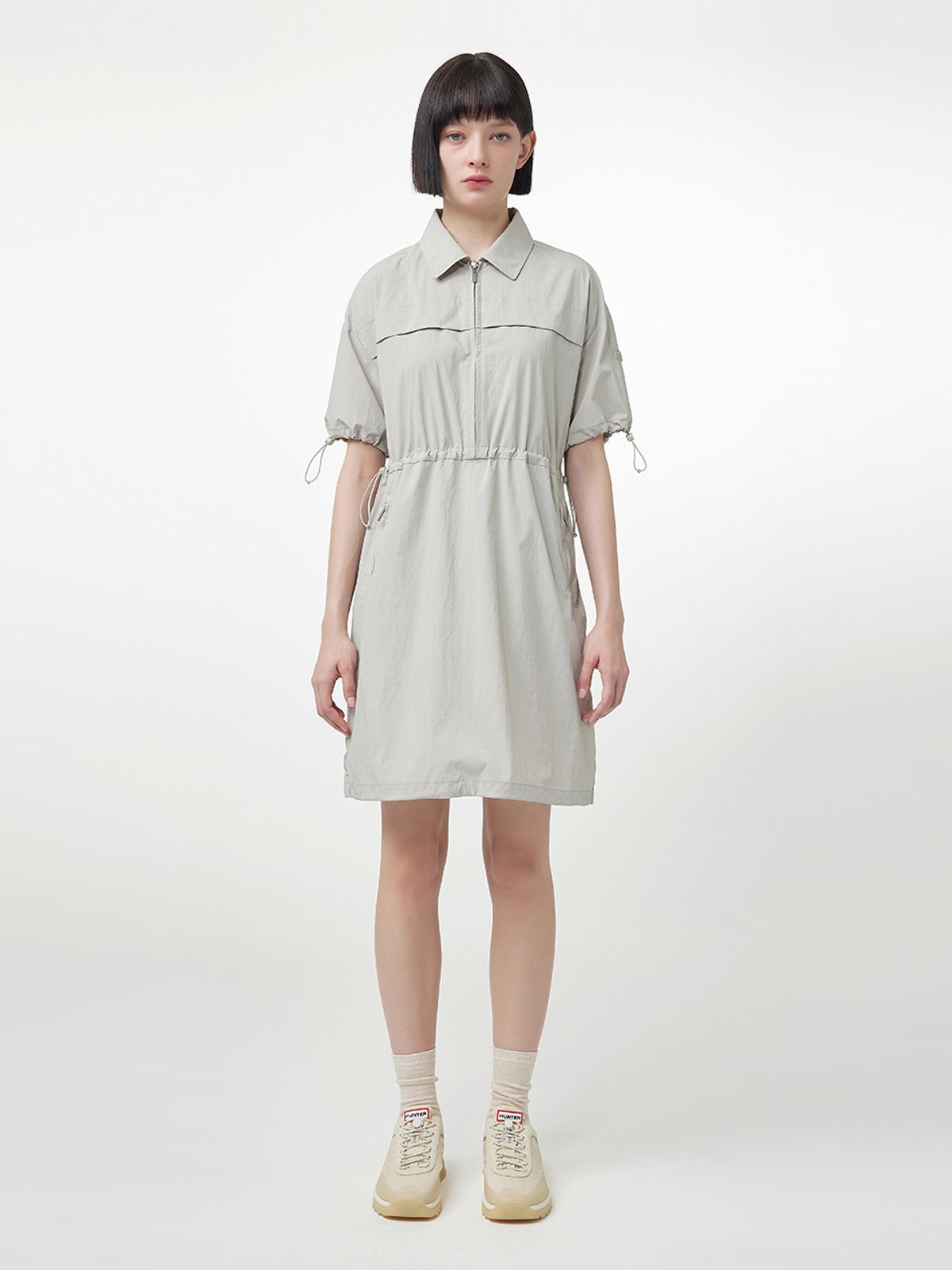 헌터(HUNTER) [WOMEN] 오리지날 반소매 우븐 원피스 - 웜그레이 HEW0001AEZWAG