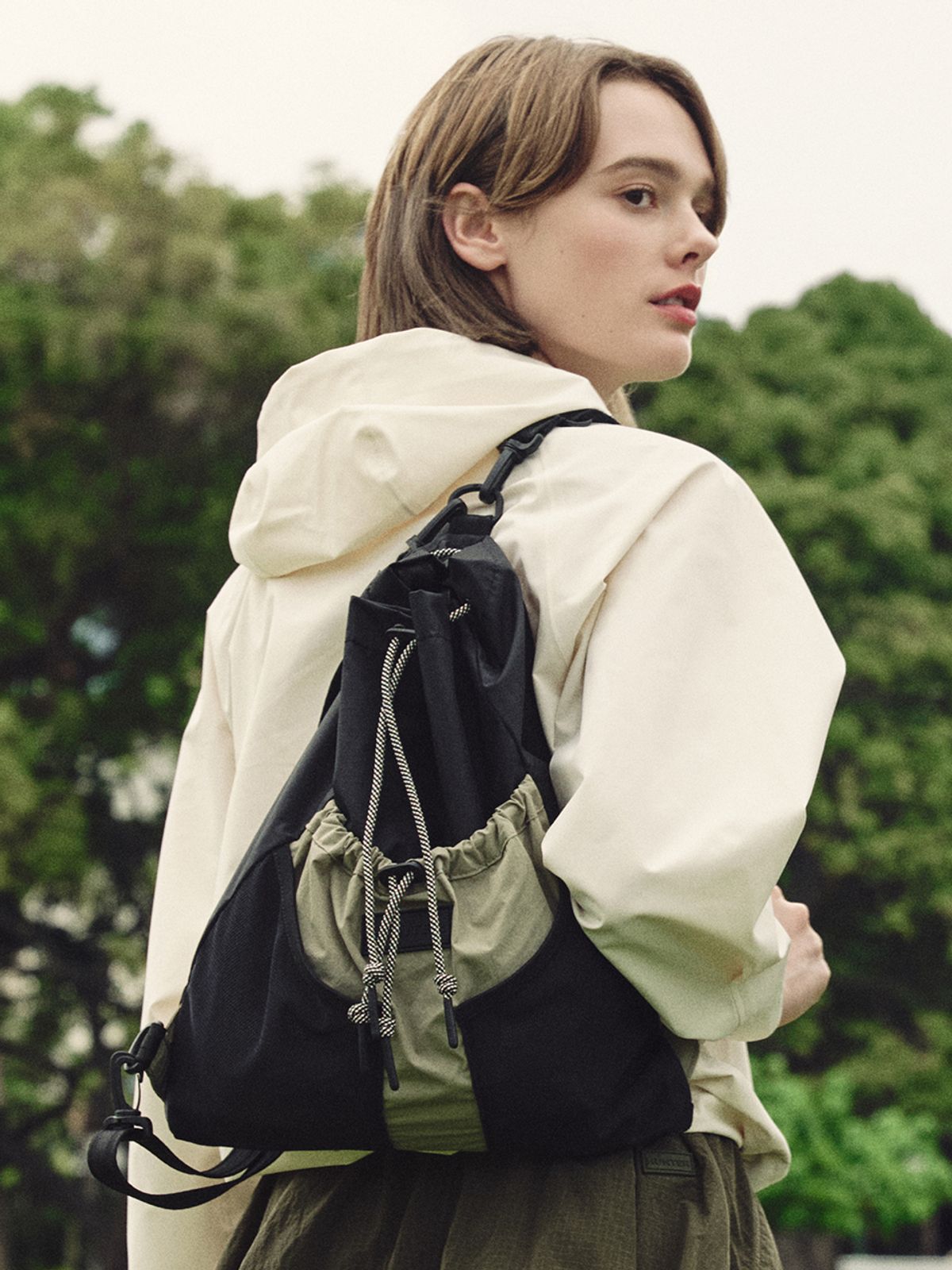 헌터(HUNTER) [UNISEX] 트래블 멀티 펑션 립스탑 패커블 백팩 - 블랙/클레이 UBB7125NRSBEC