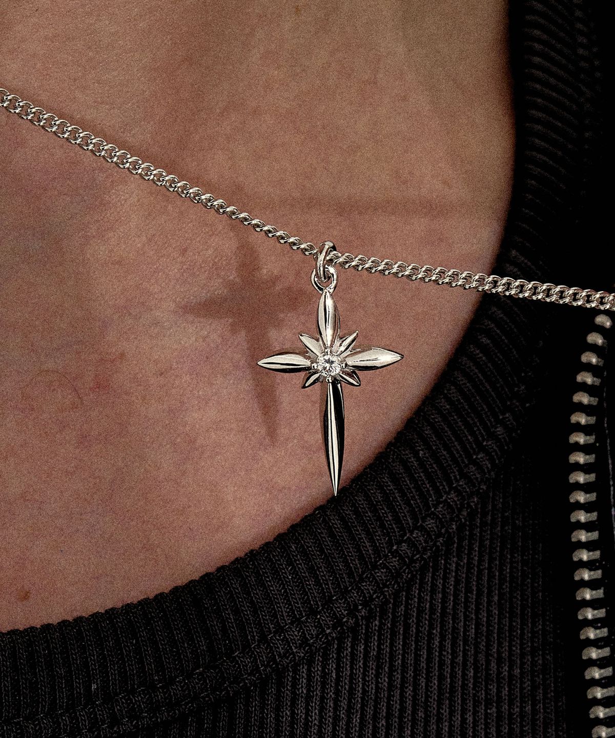 에이지47(AG47) M.C-N-12 Cross Flower Cubic Necklace