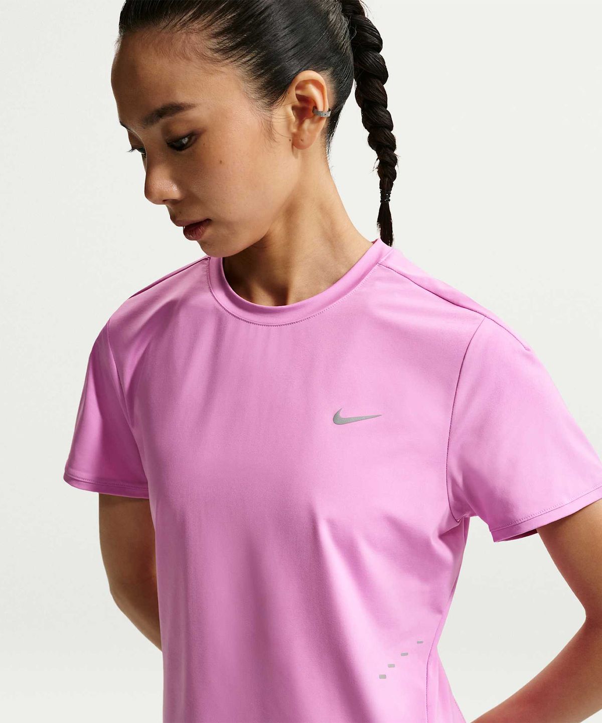 나이키(NIKE) 스위프트 드라이 핏 반소매 러닝 탑 W - 라이트 마젠타 / HM9699-503