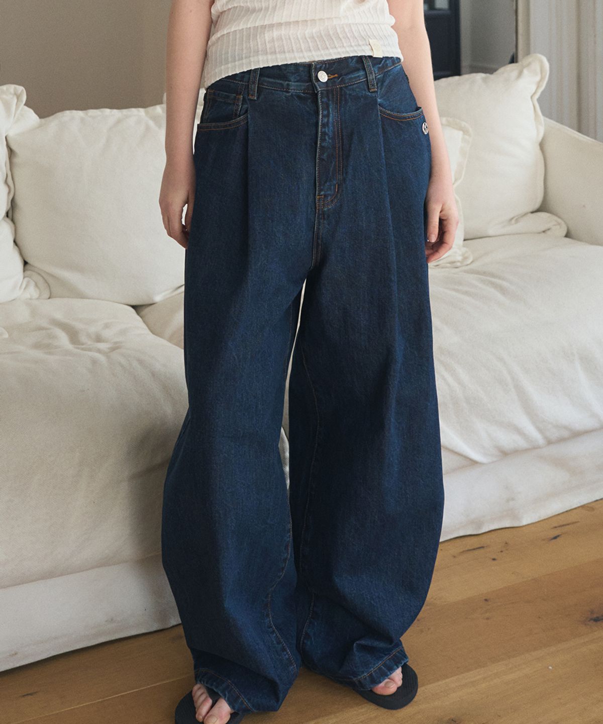 헤인트(HAINT) PINTUCK WIDE BALLOON DENIM PANTS 2COL_DARK BLUE