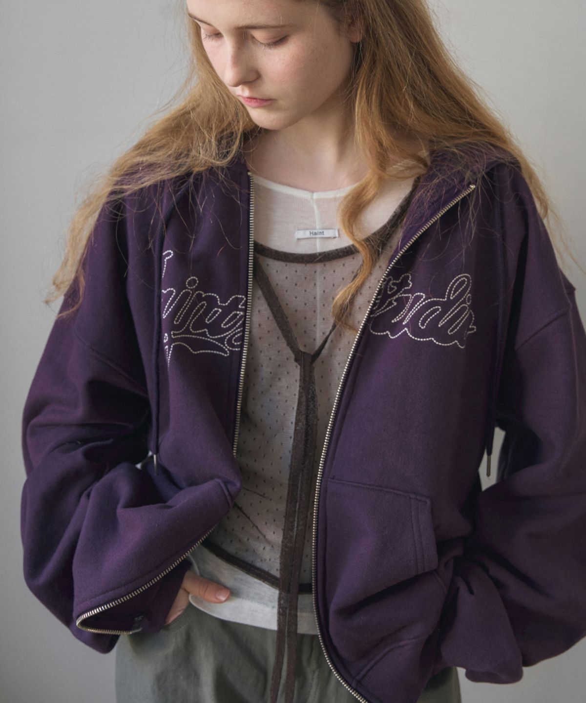 헤인트(HAINT) LOOSE FIT EMBROIDERY TWOWAY SWEAT HOODIE ZIP-UP 2COL_DEEP PLUM